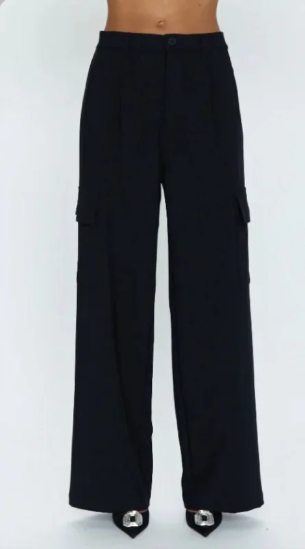 Brynn High Rise Relaxed Cargo Pants In Black